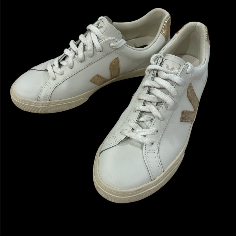 Veja Campo Sneakers - EUC - size 8